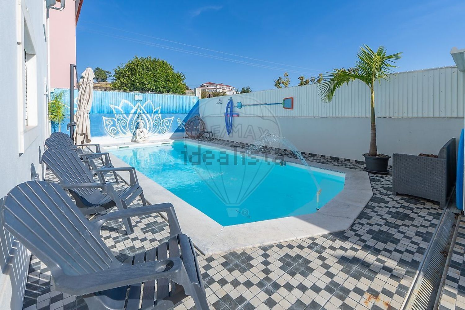 小楼房或独栋别墅出售在Rua do Campo da Bola - 游泳池