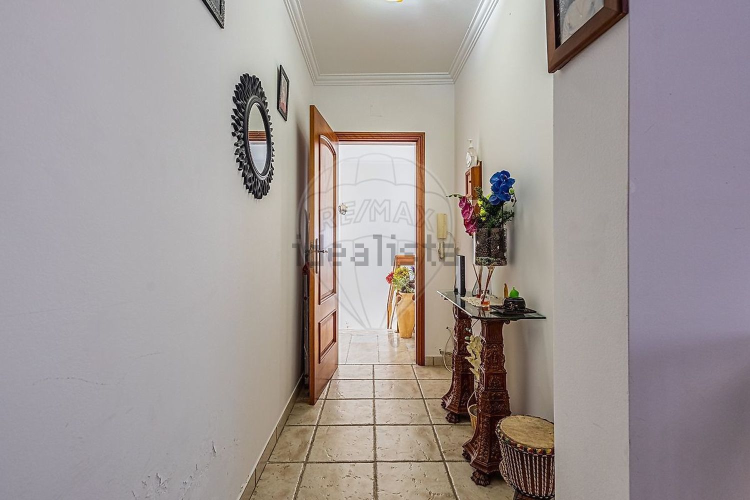 小楼房或独栋别墅出售在Rua das Flores - 过道