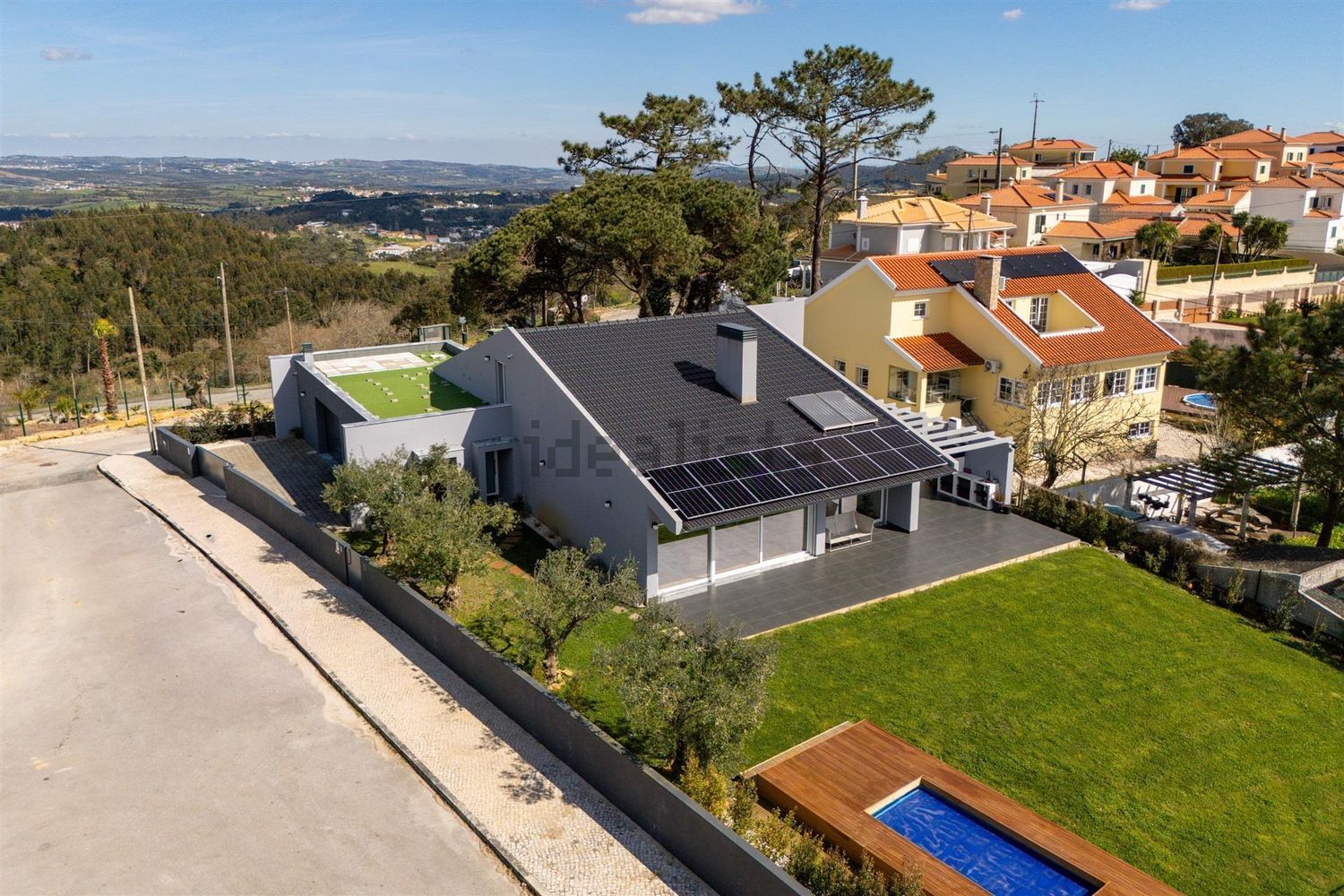 小楼房或独栋别墅出售Em539 - 游泳池