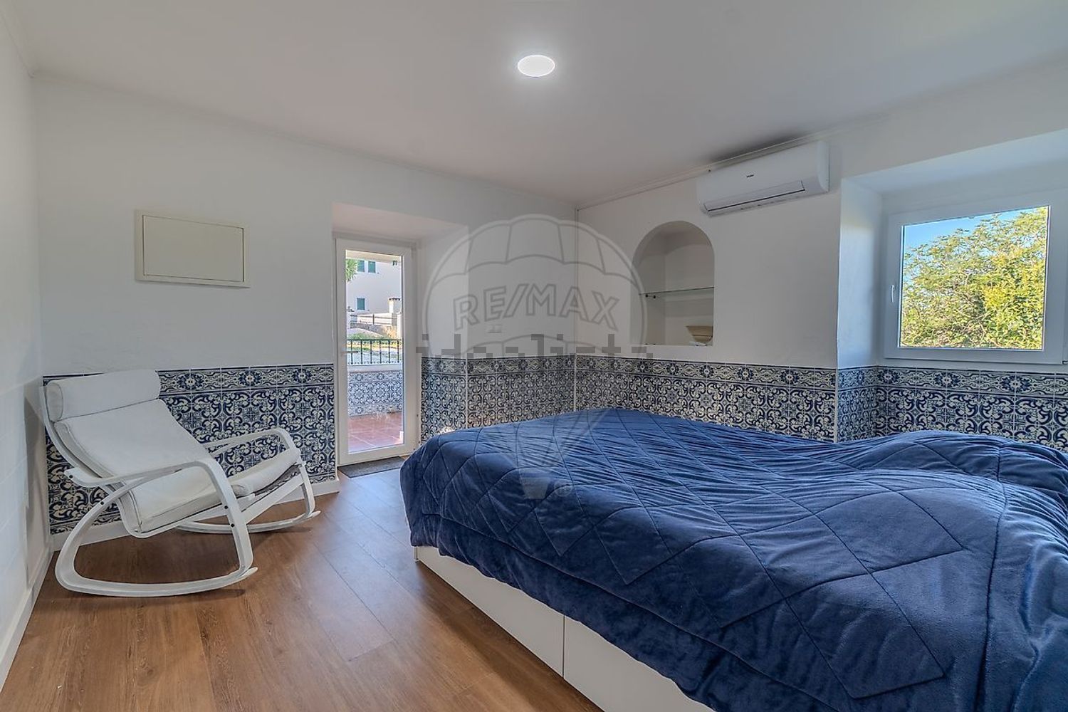 小楼房或独栋别墅出售在São Quintino - 卧室