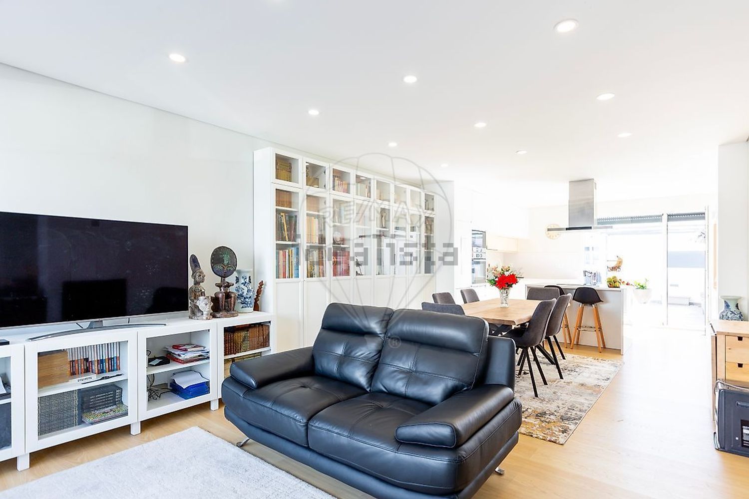 小楼房或独栋别墅出售在Rua e - 客厅