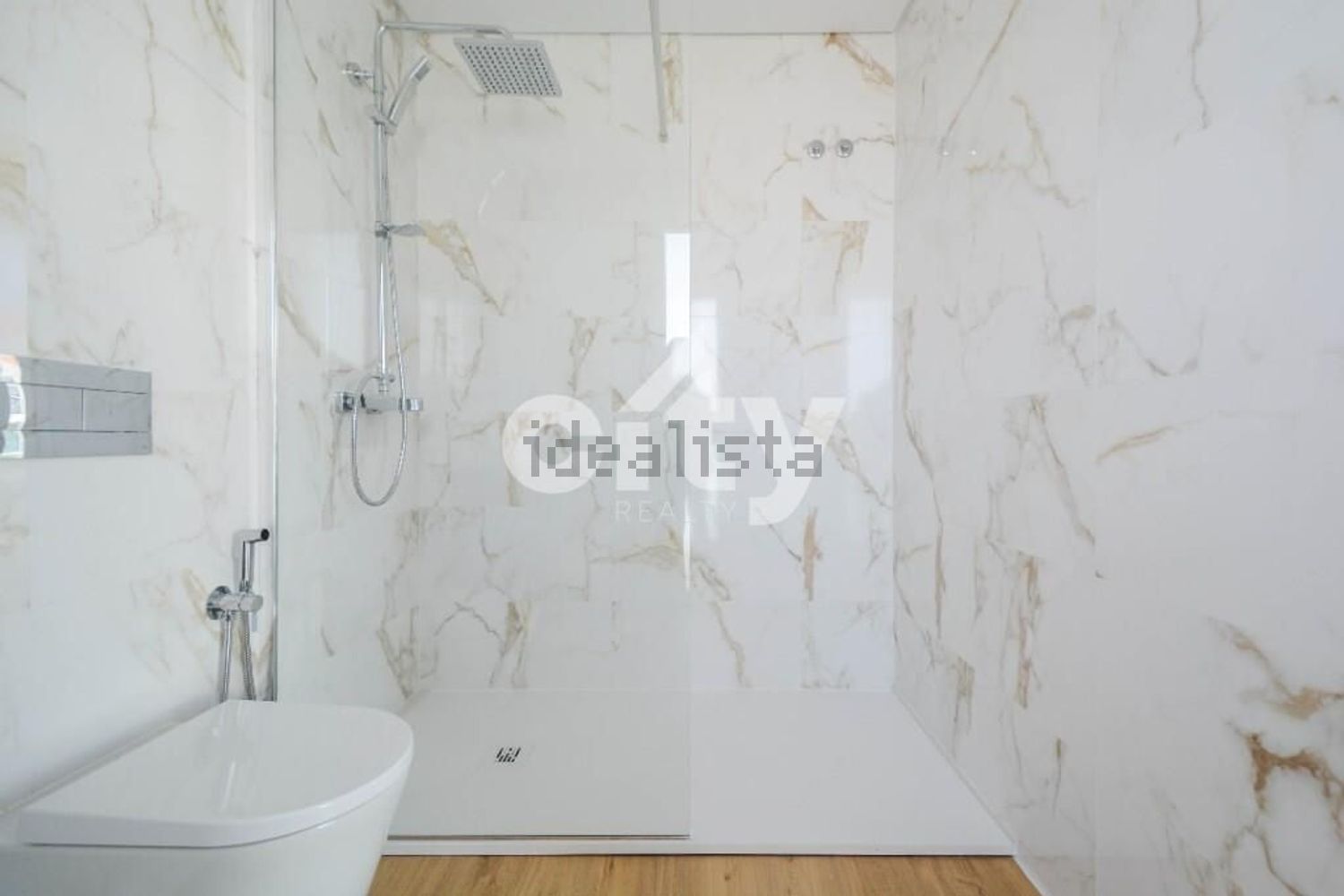 公寓 t3出售在Rua Doutor Sabino Galrão - 卫生间