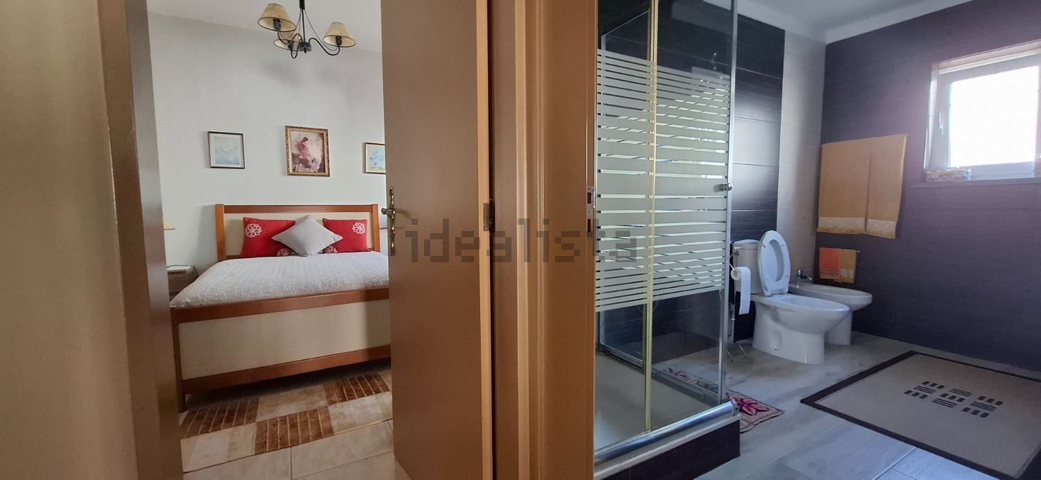 小楼房或独栋别墅出售在Santa Bárbara - 详情