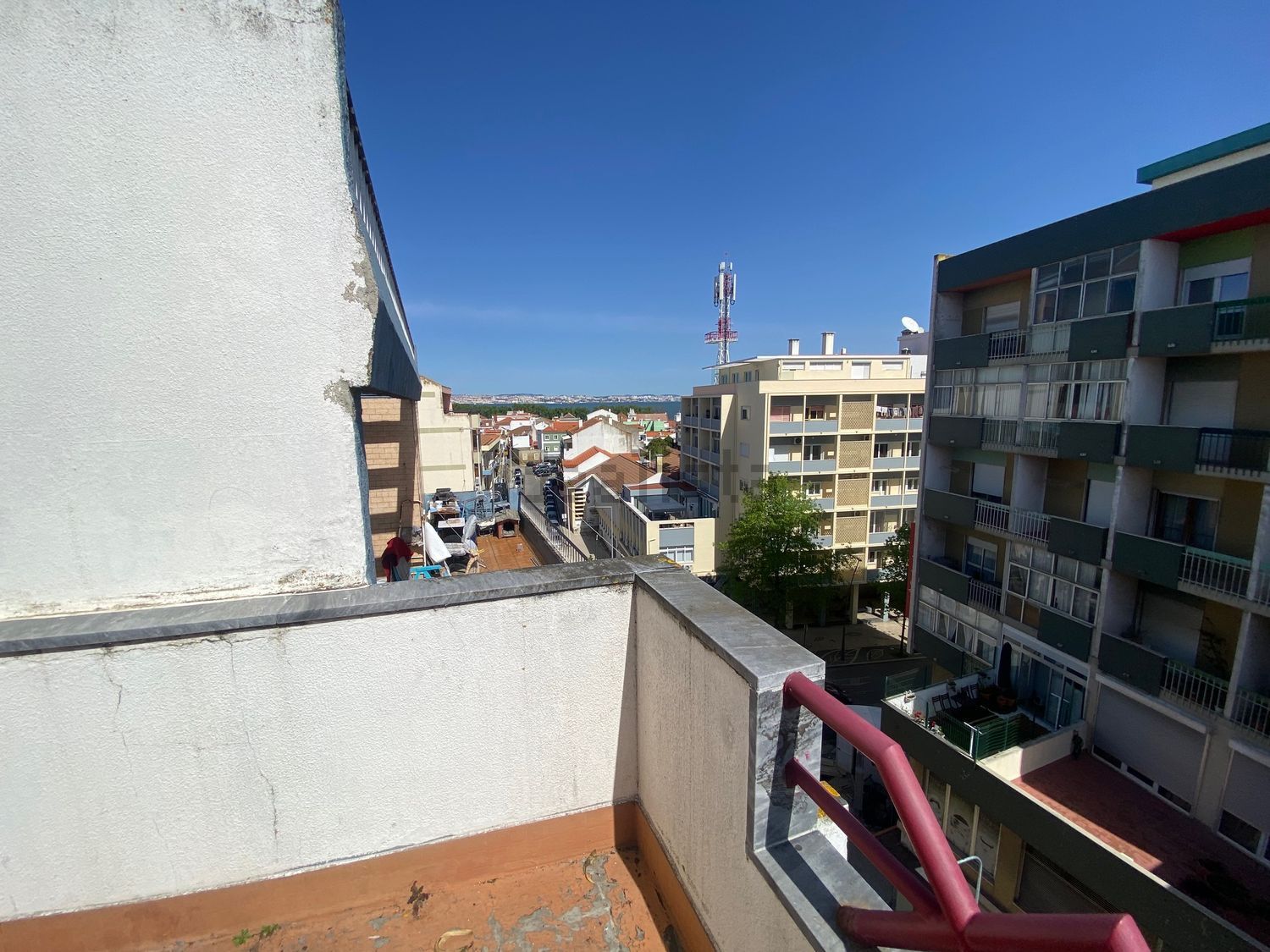 公寓 t2出售在Rua José Elias Garcia - 阳台