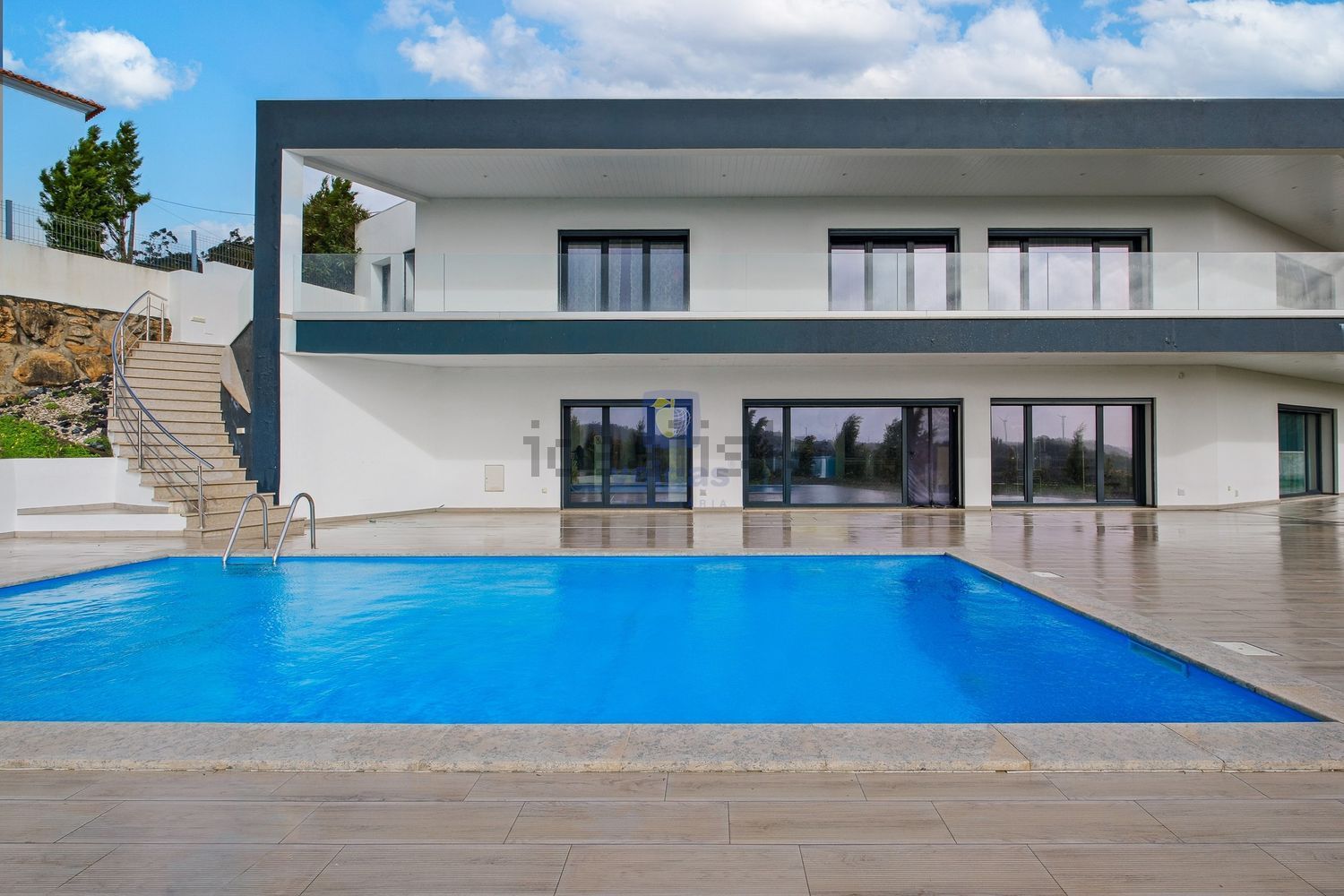 小楼房或别墅出售在Lousa - 游泳池