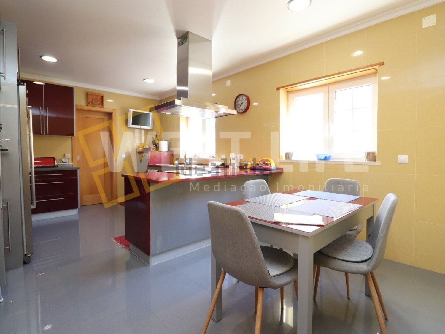 小楼房或独栋别墅出售在Vila de Colares - Mucifal - 客厅