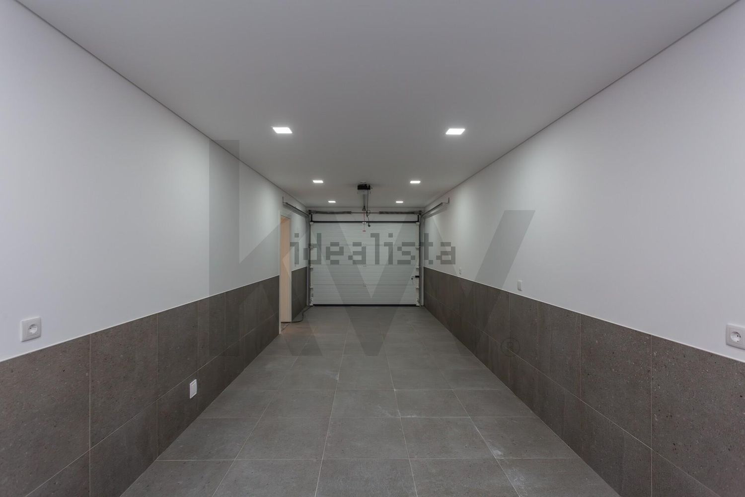 双拼别墅出售在Rua Marechal Craveiro Lopes s/n - 过道