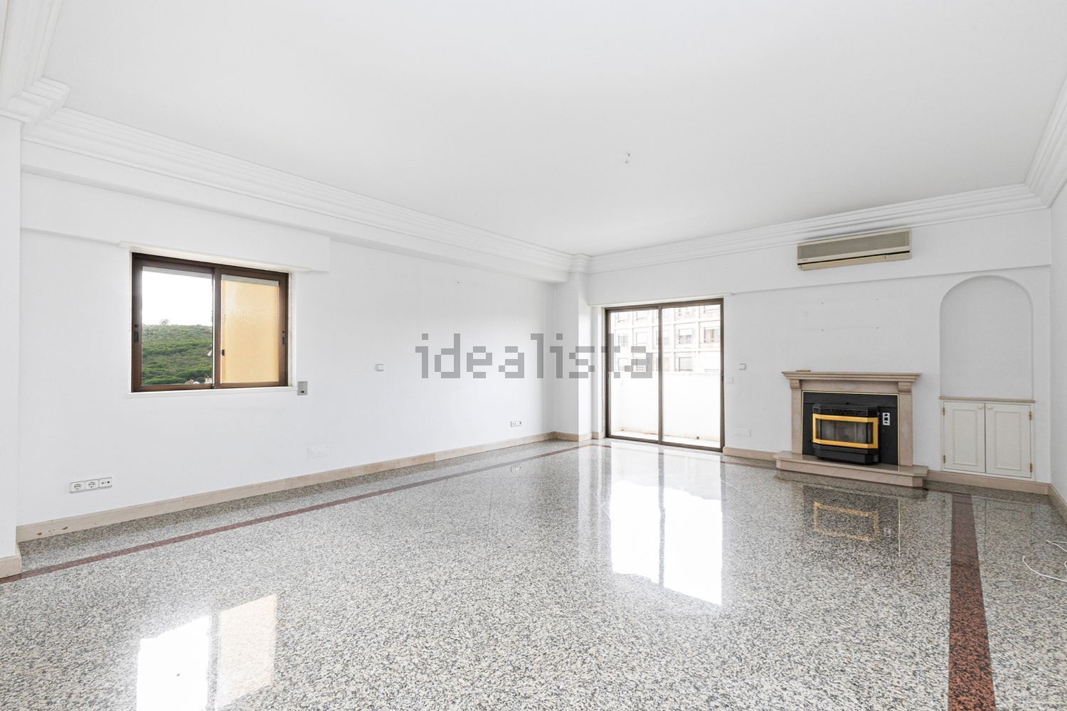 出租公寓 t4在Rua Major Neutel de Abreu - 客厅