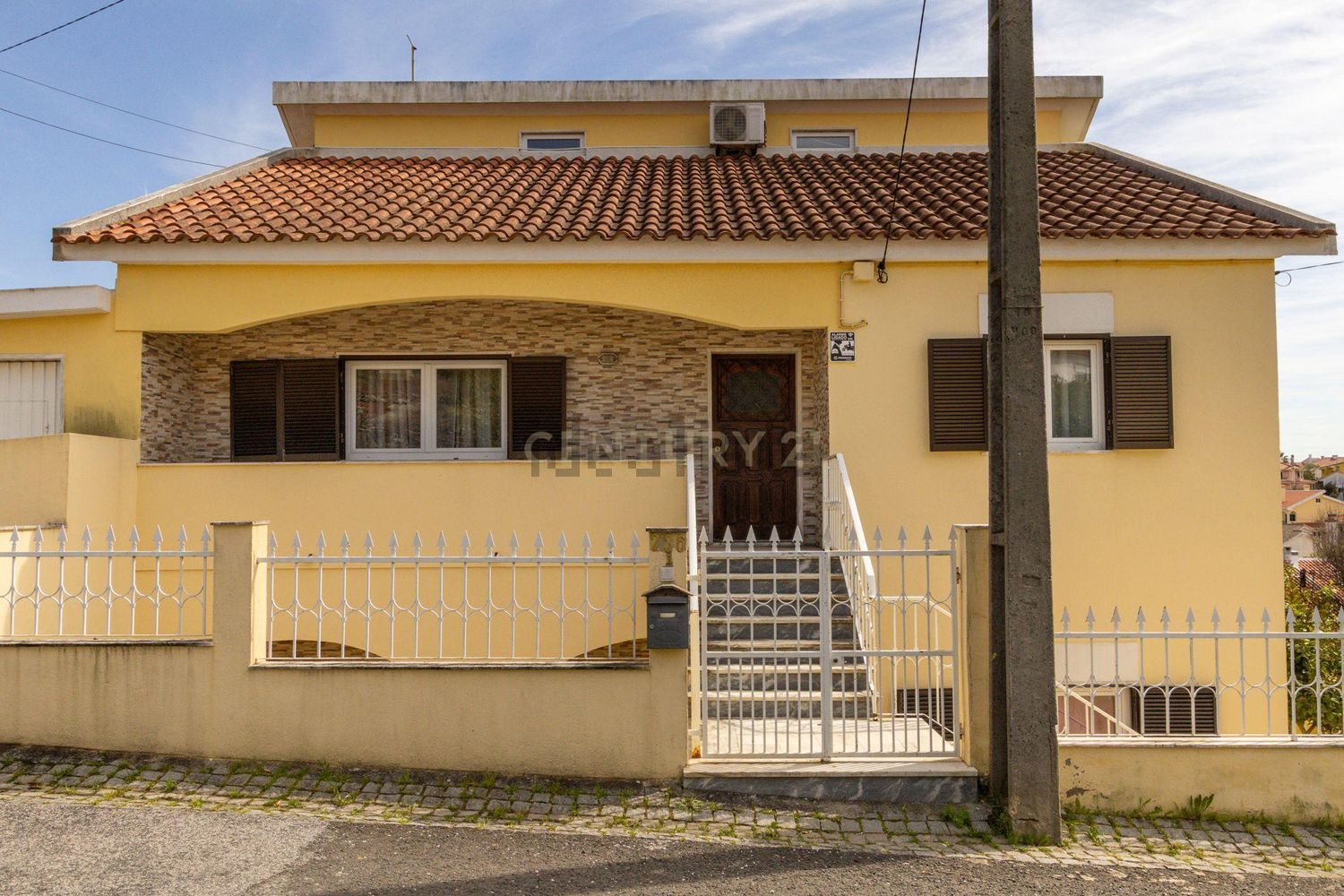 小楼房或独栋别墅出售在Rua São Valentim, 236 b - 外立面