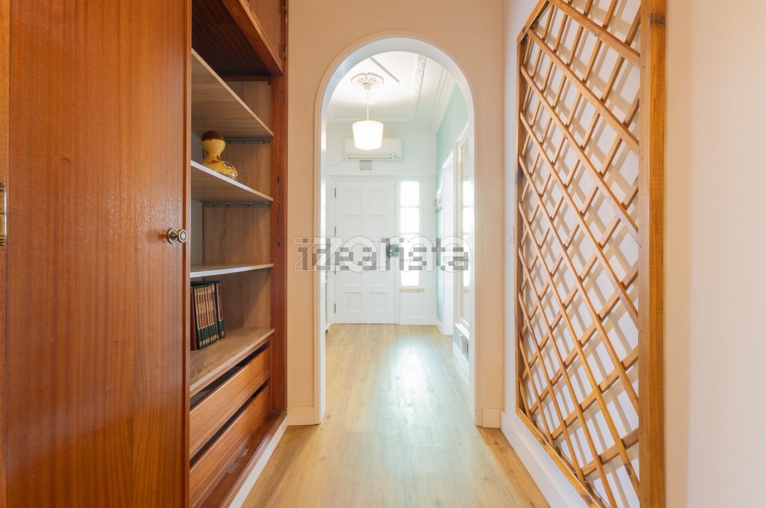 小楼房或独栋别墅出售在Rua Luís Vaz de Camões s/n - 过道