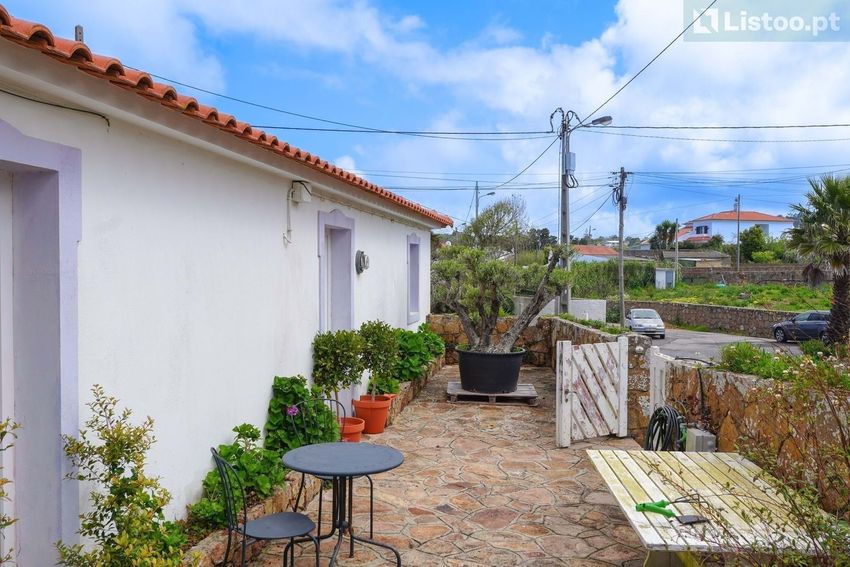 小楼房或别墅出售在Largo dos Catarinos