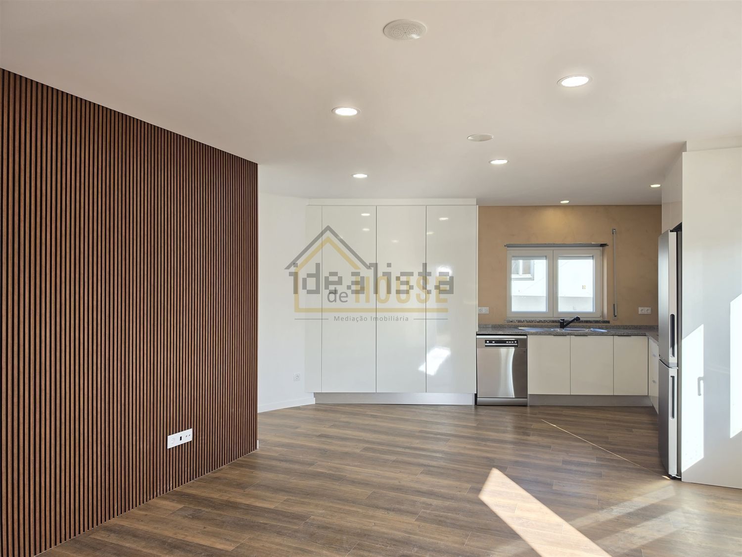 小楼房或独栋别墅出售在Rua da Cerda - 前厅