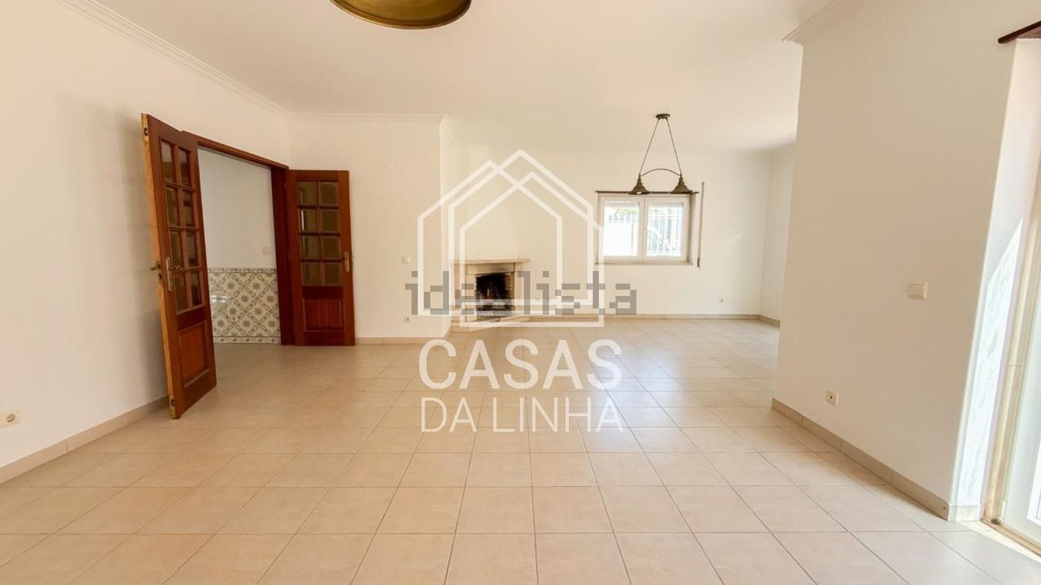 出租小楼房或独栋别墅在Tires - 客厅