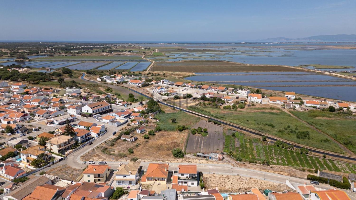 小楼房或独栋别墅出售在Estrada Sem Nome - 视线