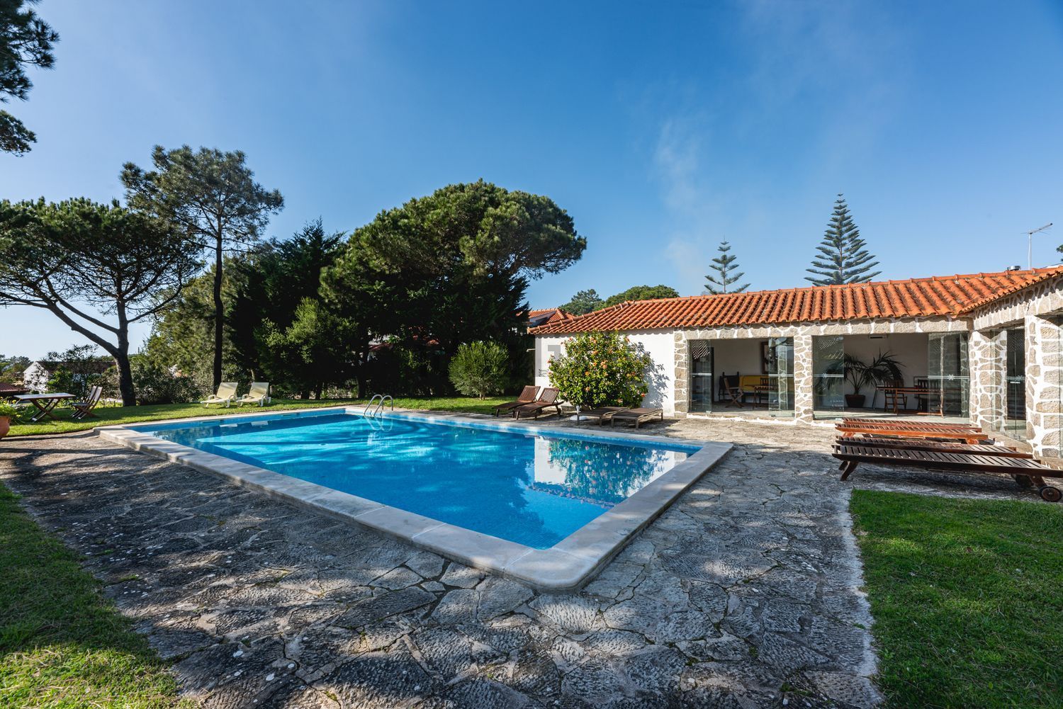 小楼房或独栋别墅出售在Caminho do Rio Touro - 游泳池