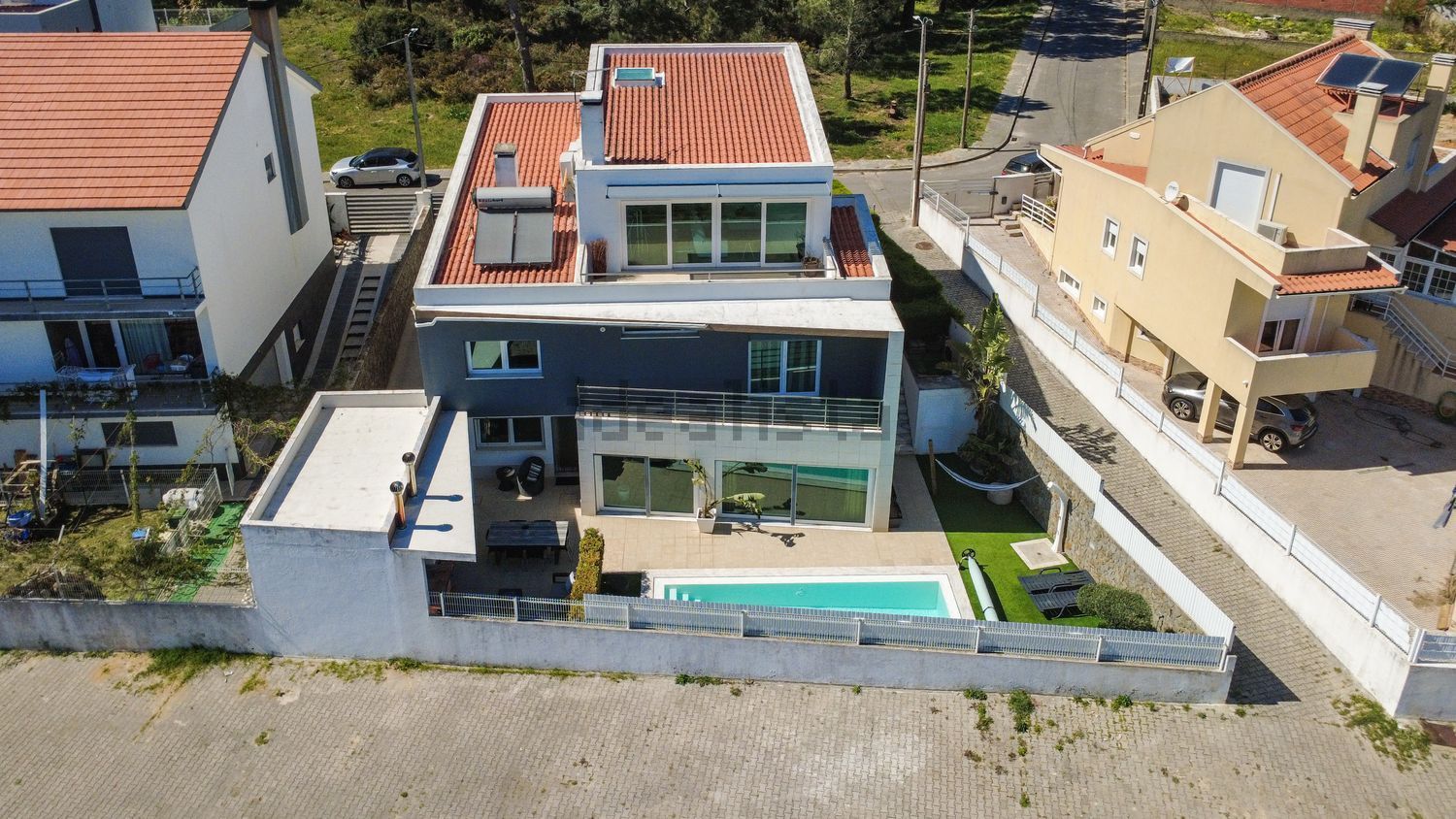 小楼房或独栋别墅出售在Rua Jorge Brum do Canto - 游泳池