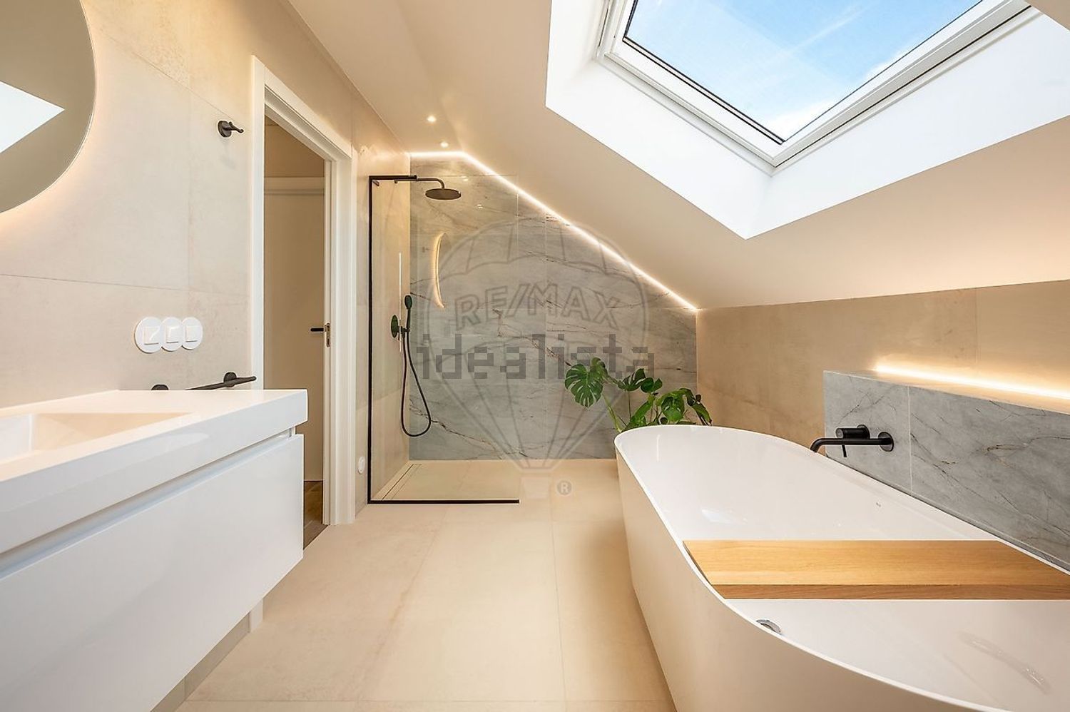 小楼房或独栋别墅出售在Rua Afonso Banheiro - 卫生间