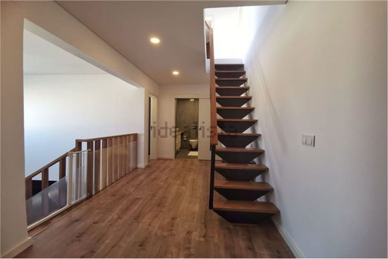 联排别墅出售在Rua da Madressilva - 楼梯