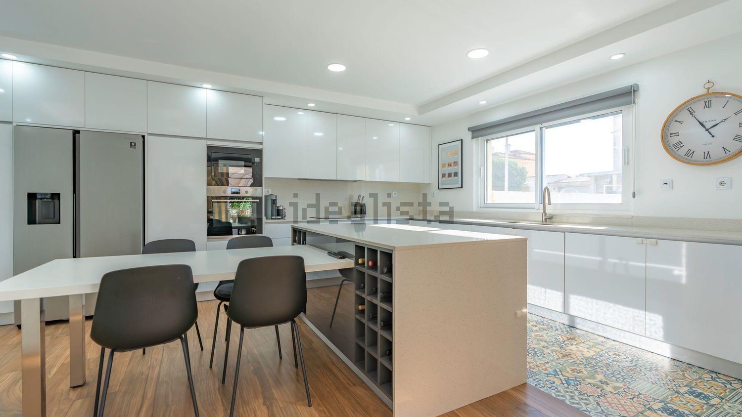 小楼房或独栋别墅出售在Avenida Engenheiro Arantes e Oliveira, 4 - 客厅