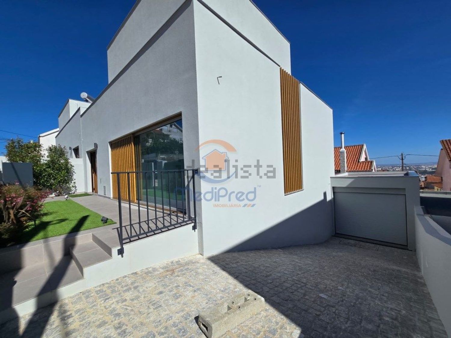 小楼房或独栋别墅出售在Pontinha e Famões - 外立面