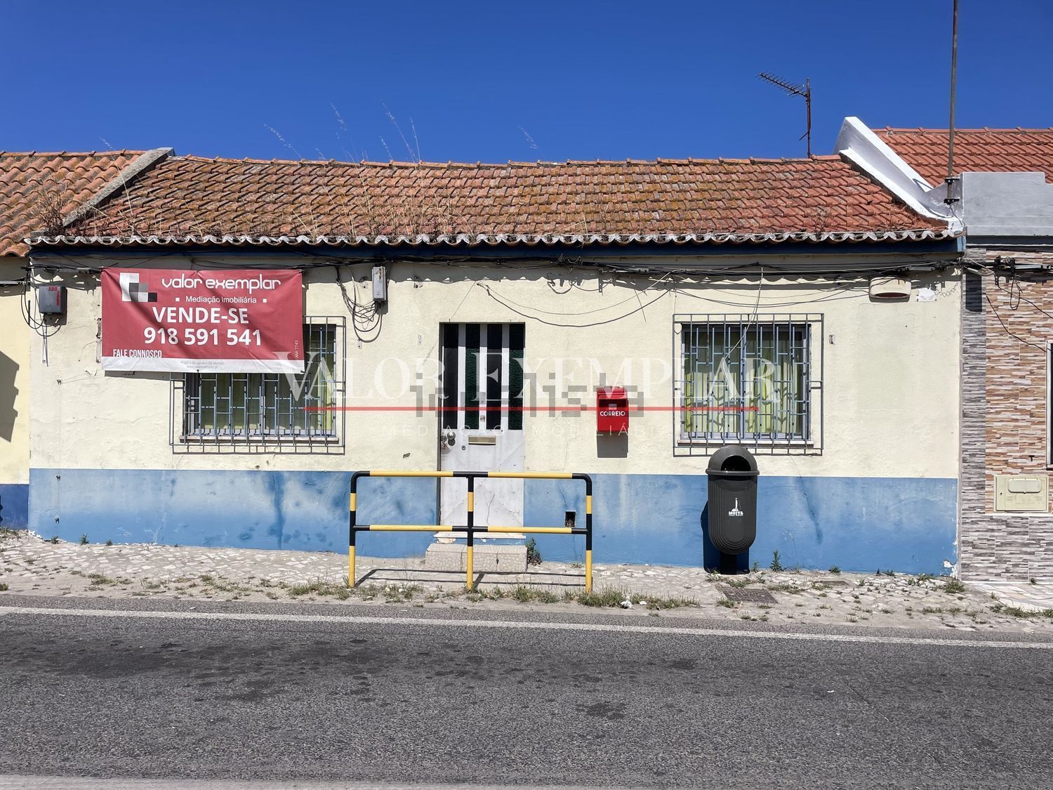 联排别墅出售在Moita - 外立面