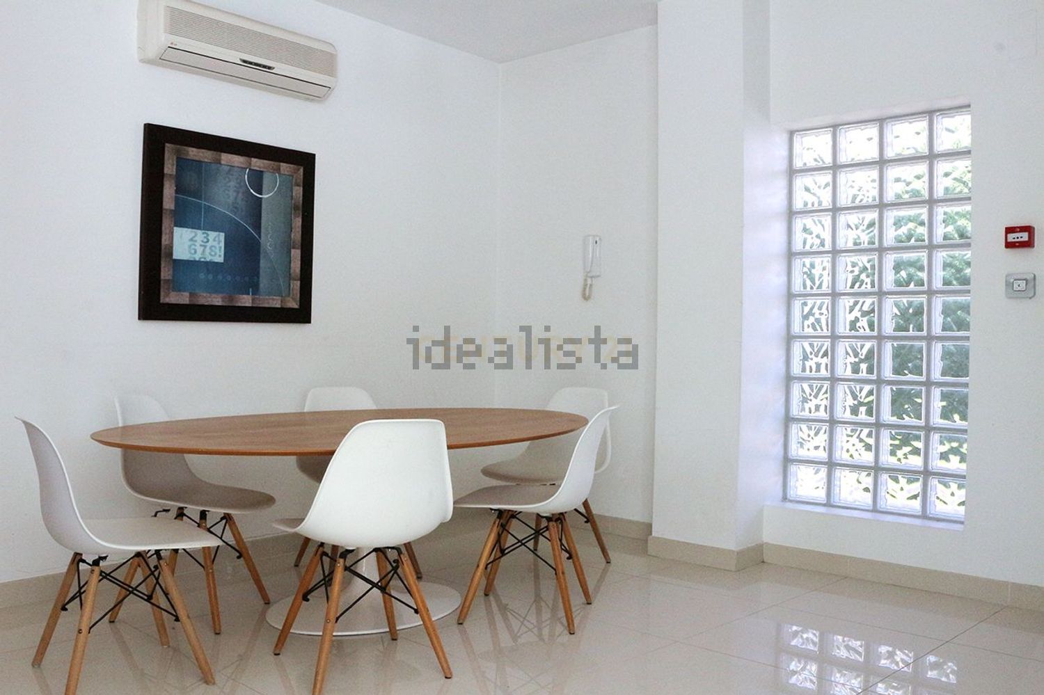 出租小楼房或独栋别墅R. Amadeu de Sousa Cardoso s/n - 客厅