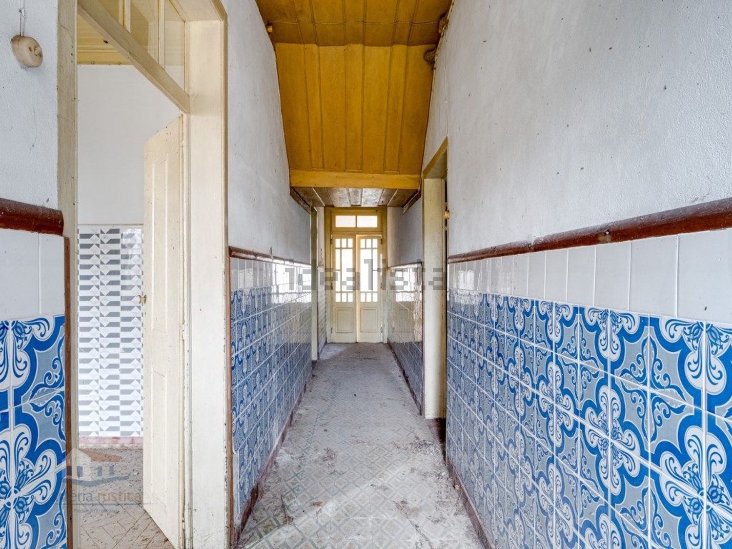 小楼房或独栋别墅出售在Cercal - 过道