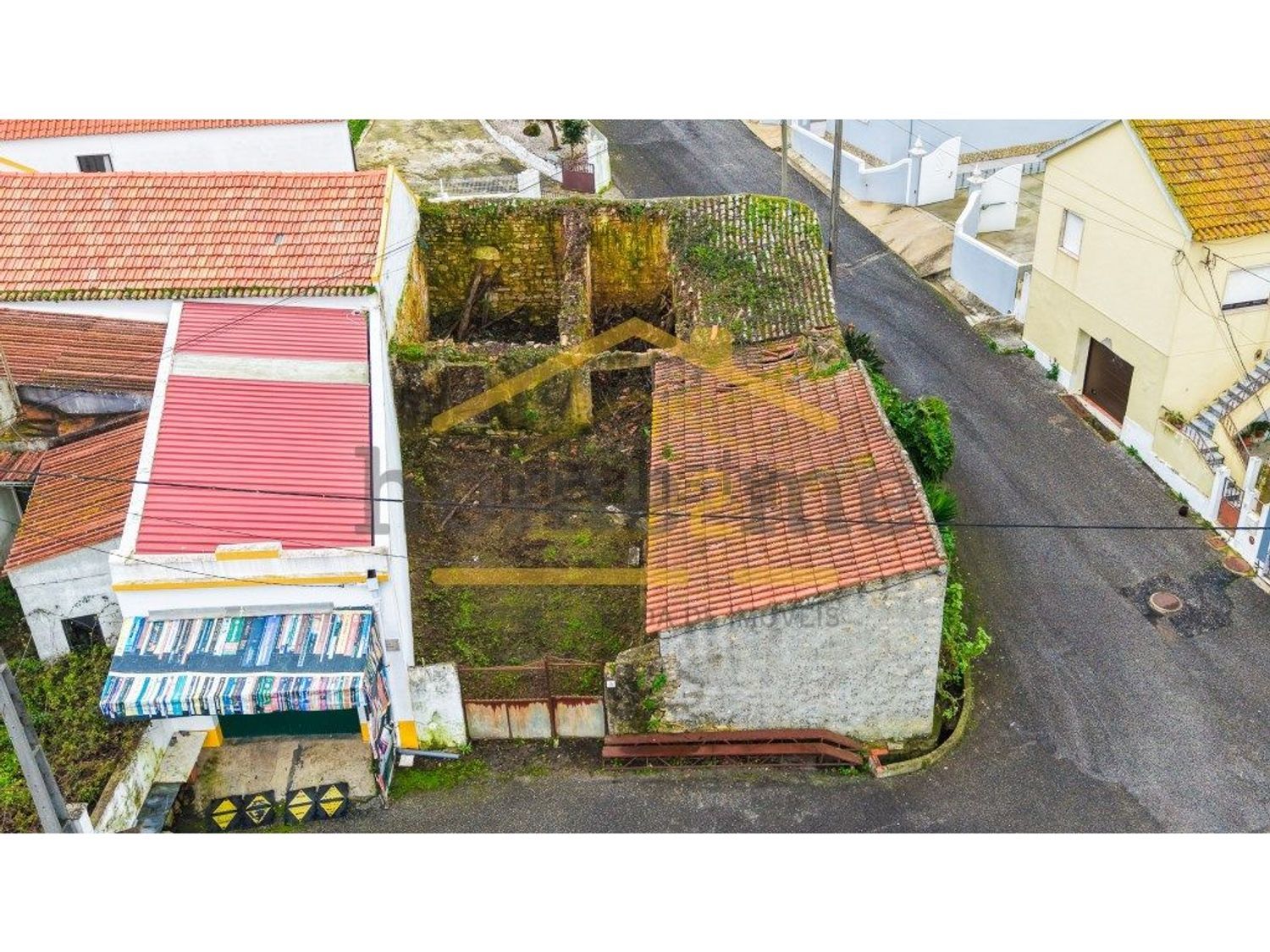 小楼房或独栋别墅出售在São Quintino - 照片