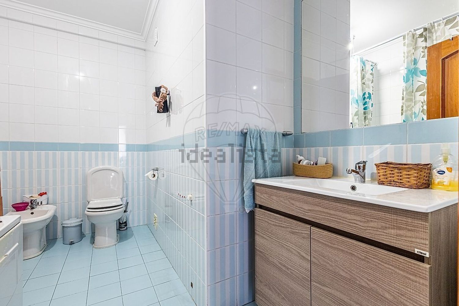 小楼房或独栋别墅出售在Rua das Flores - 卫生间