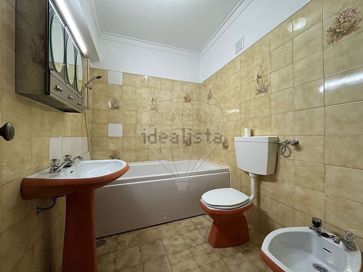 出租公寓 t2在Rua Elias Garcia - 卫生间