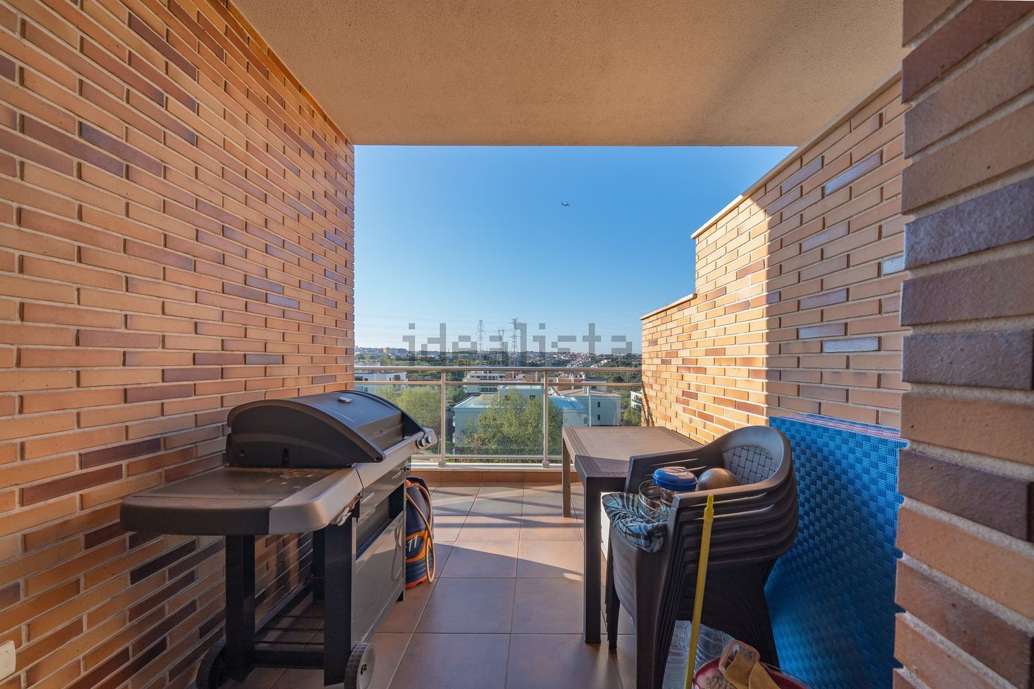 公寓 t3出售在Rua Manuel Teixeira Gomes, 14 - 阳台