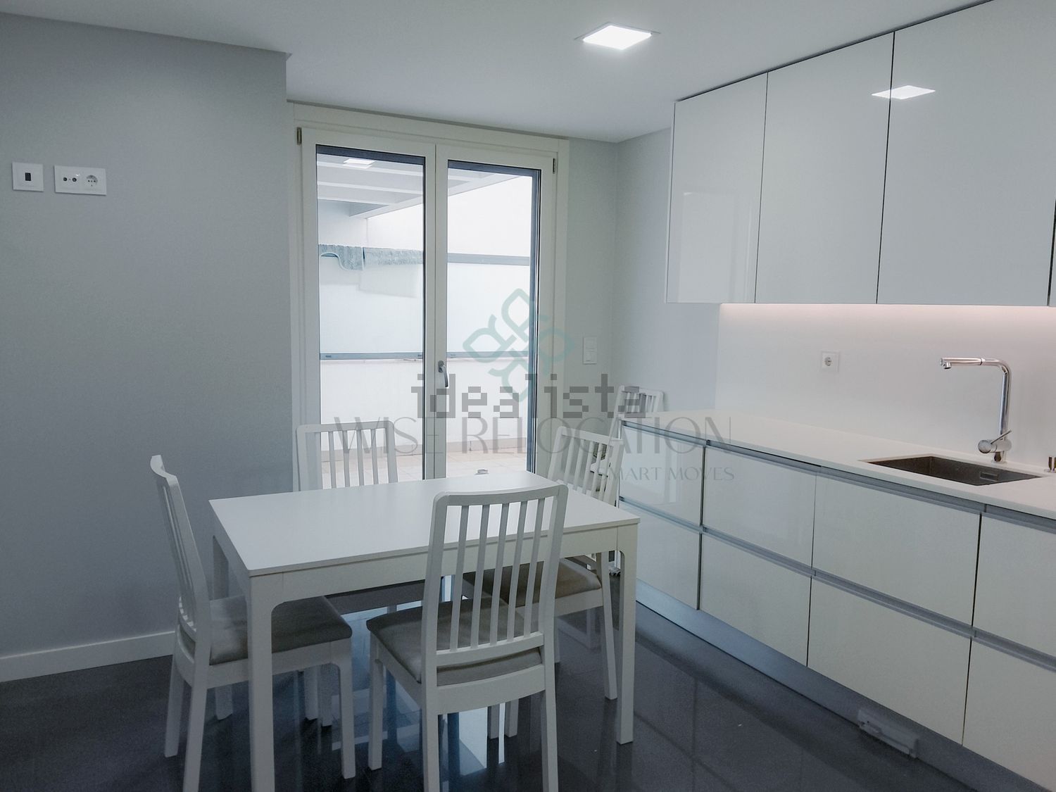 出租公寓 t4在Avenida Diogo Cão - 客厅