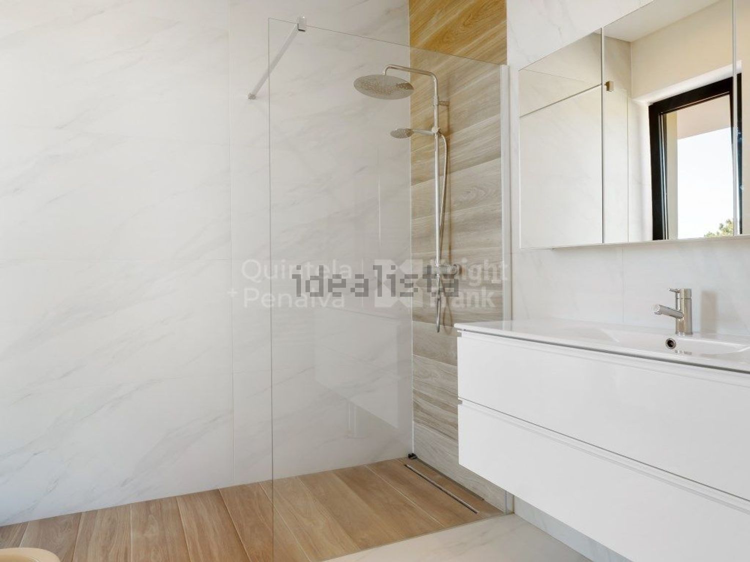 小楼房或独栋别墅出售在Estrada do Rodízio, 76 - 卫生间