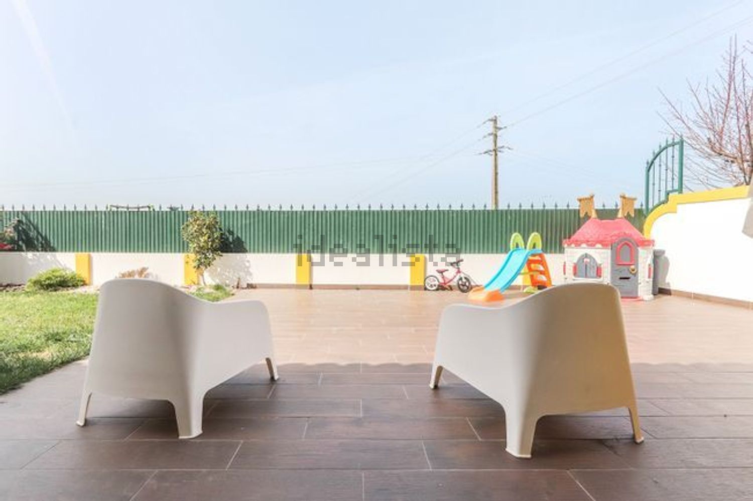 小楼房或独栋别墅出售在Praceta Santo António - 阳台