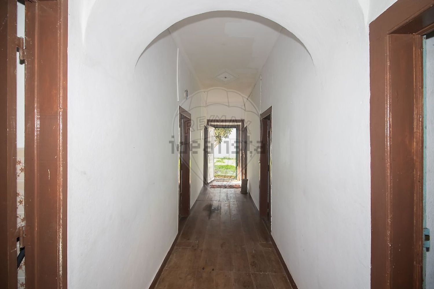 小楼房或独栋别墅出售在São Quintino - 过道