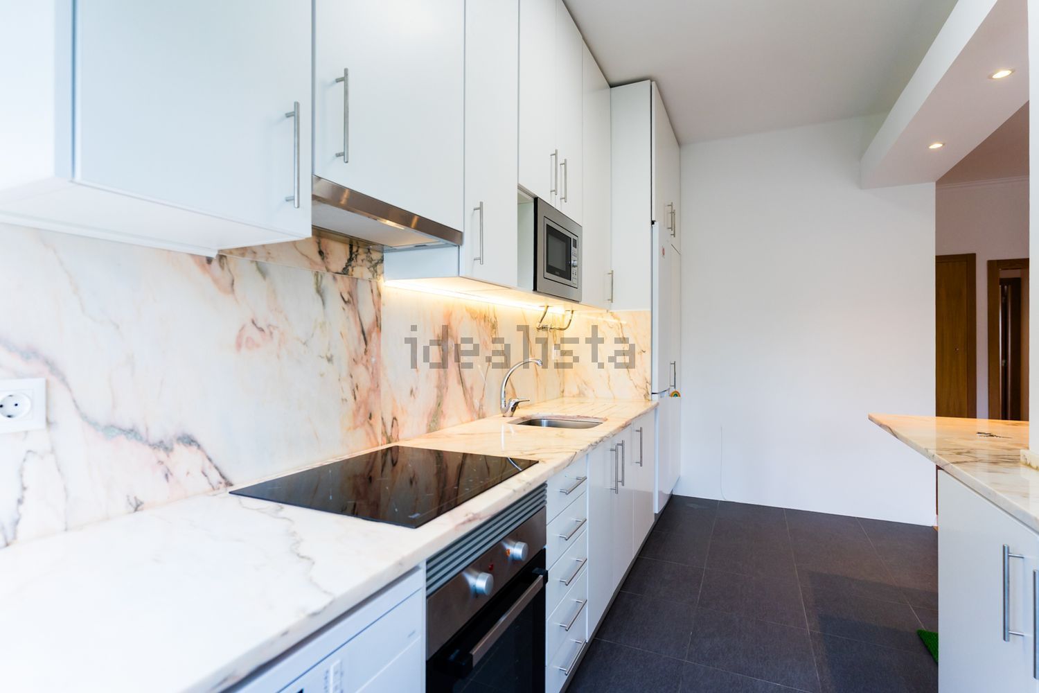 出租公寓 t2在Rua Luís Pastor de Macedo - 厨房