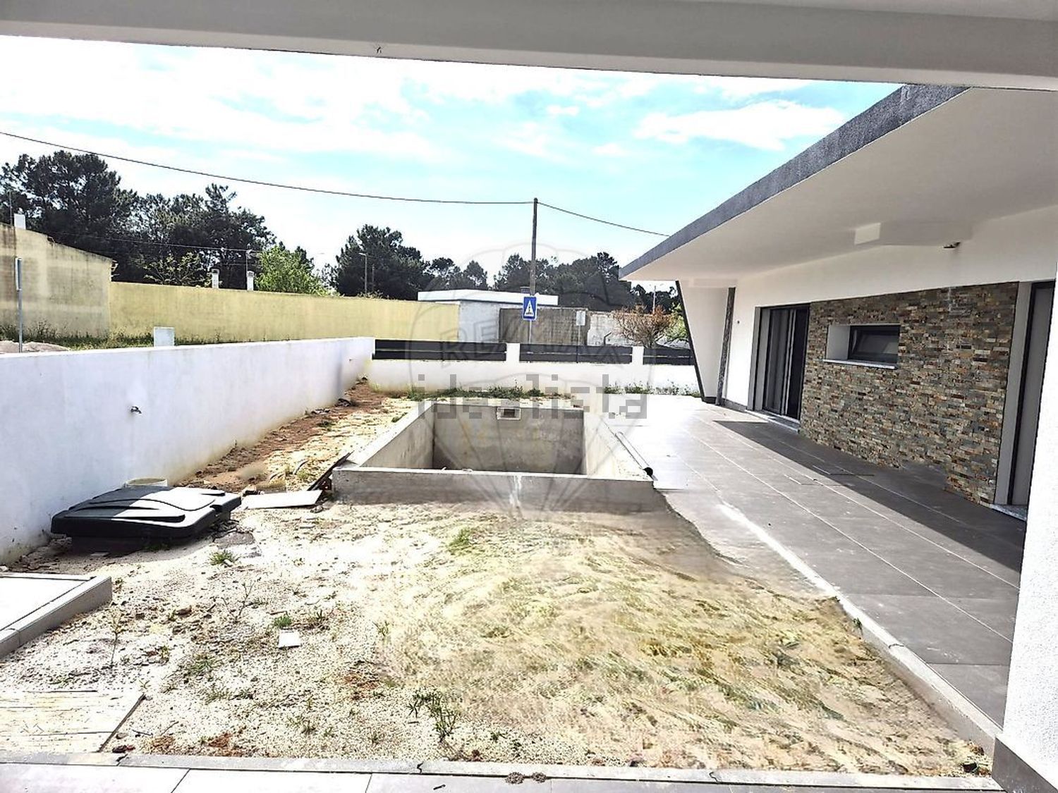 小楼房或独栋别墅出售在Rua 27 - 外立面