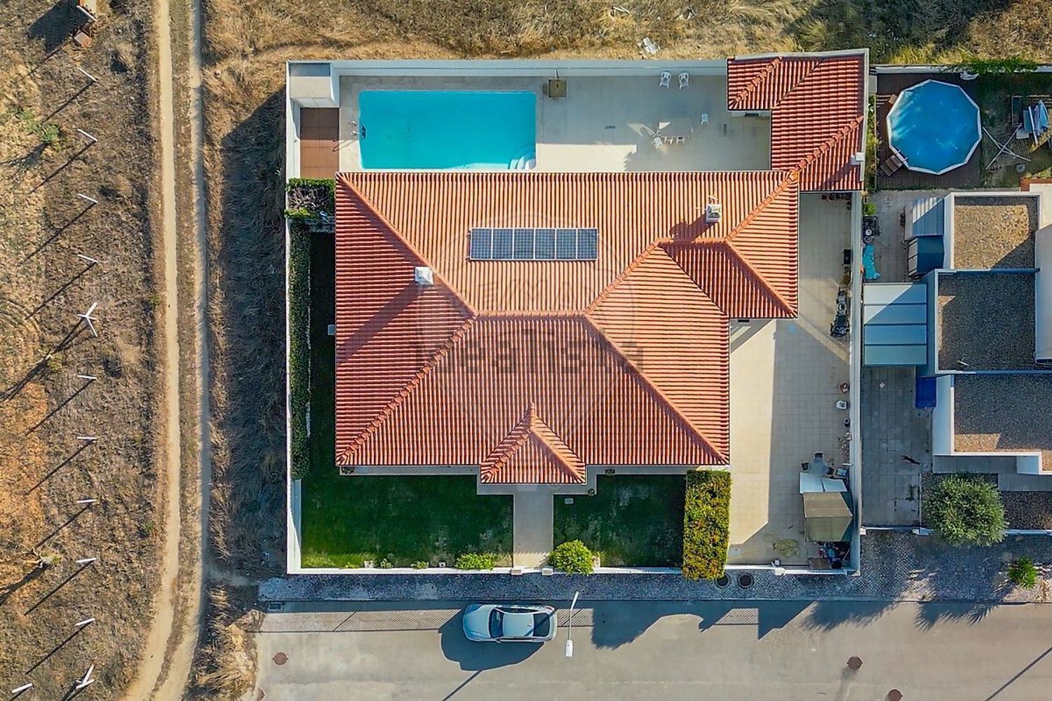 小楼房或独栋别墅出售在Rua do Rosmaninho - 外立面