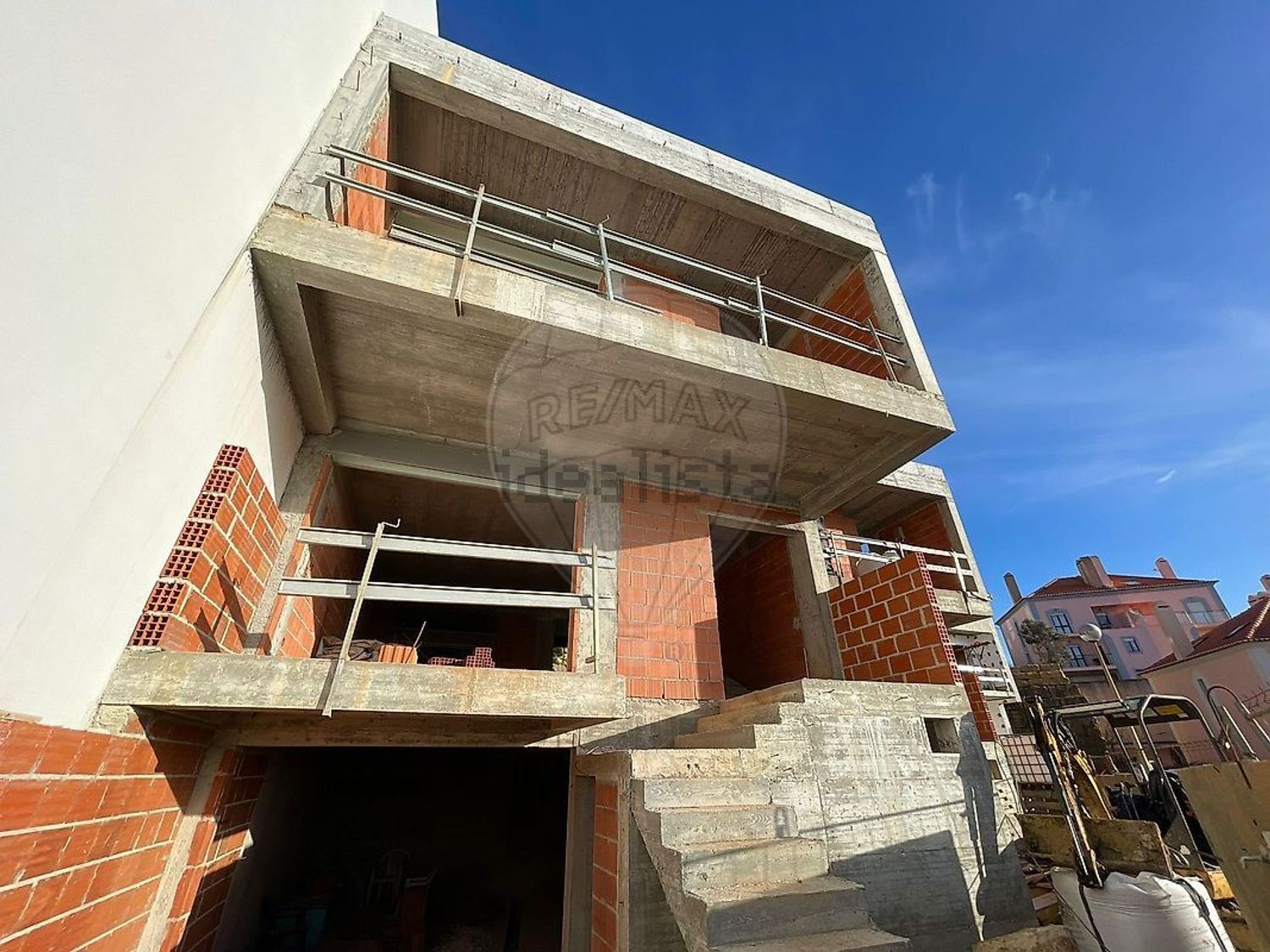 小楼房或独栋别墅出售在Travessa do Albarral - 详情