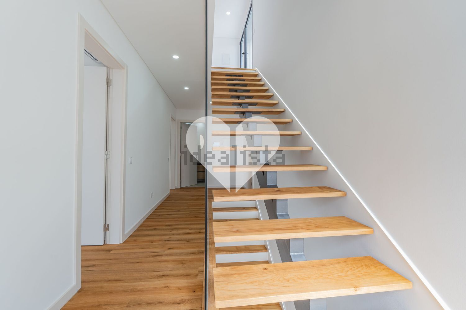 小楼房或独栋别墅出售在Santa Iria de Azoia - São João da Talha - Bobadela - 详情