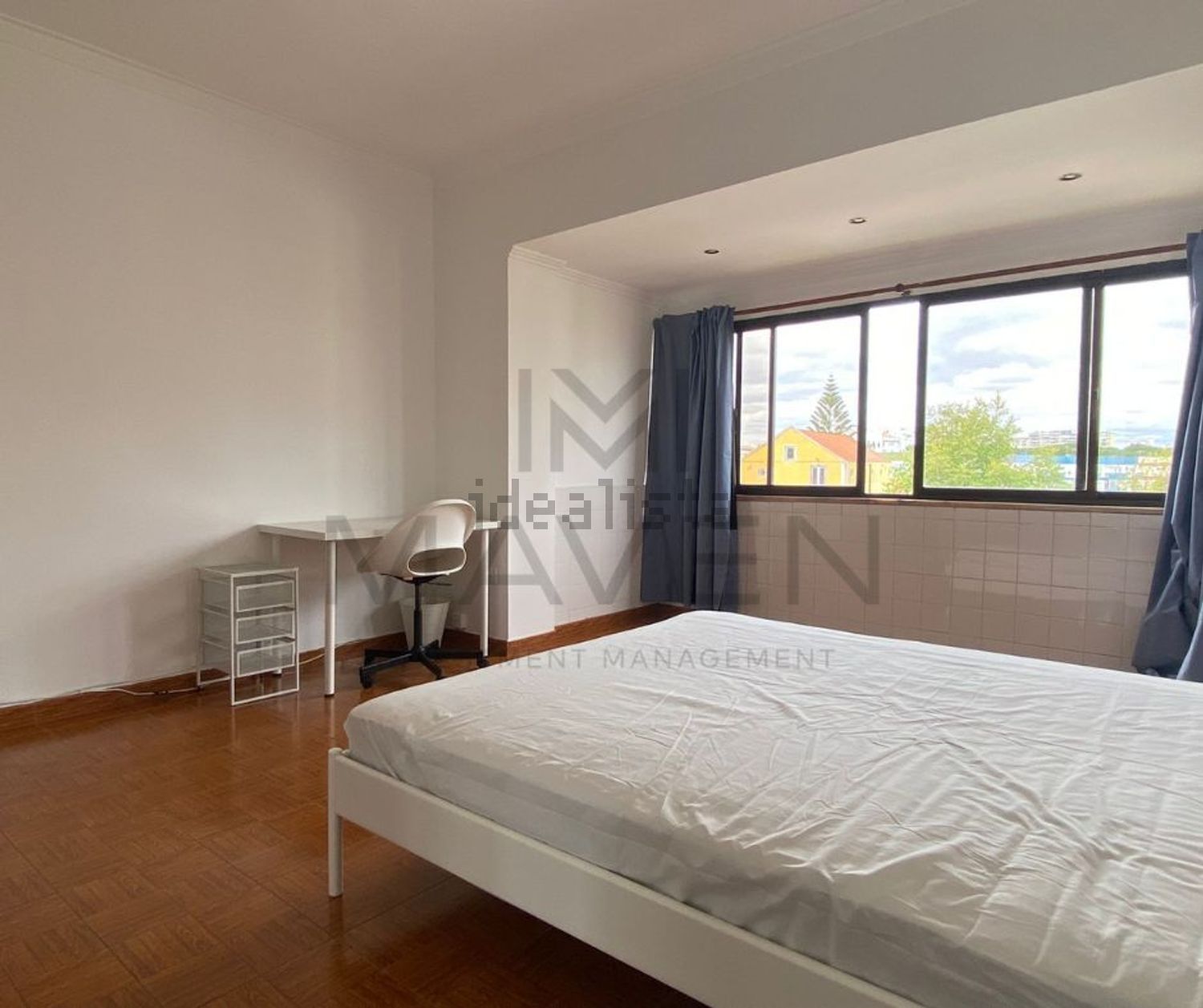 出租顶层公寓在Avenida Professor Rui Luís Gomes - 卧室