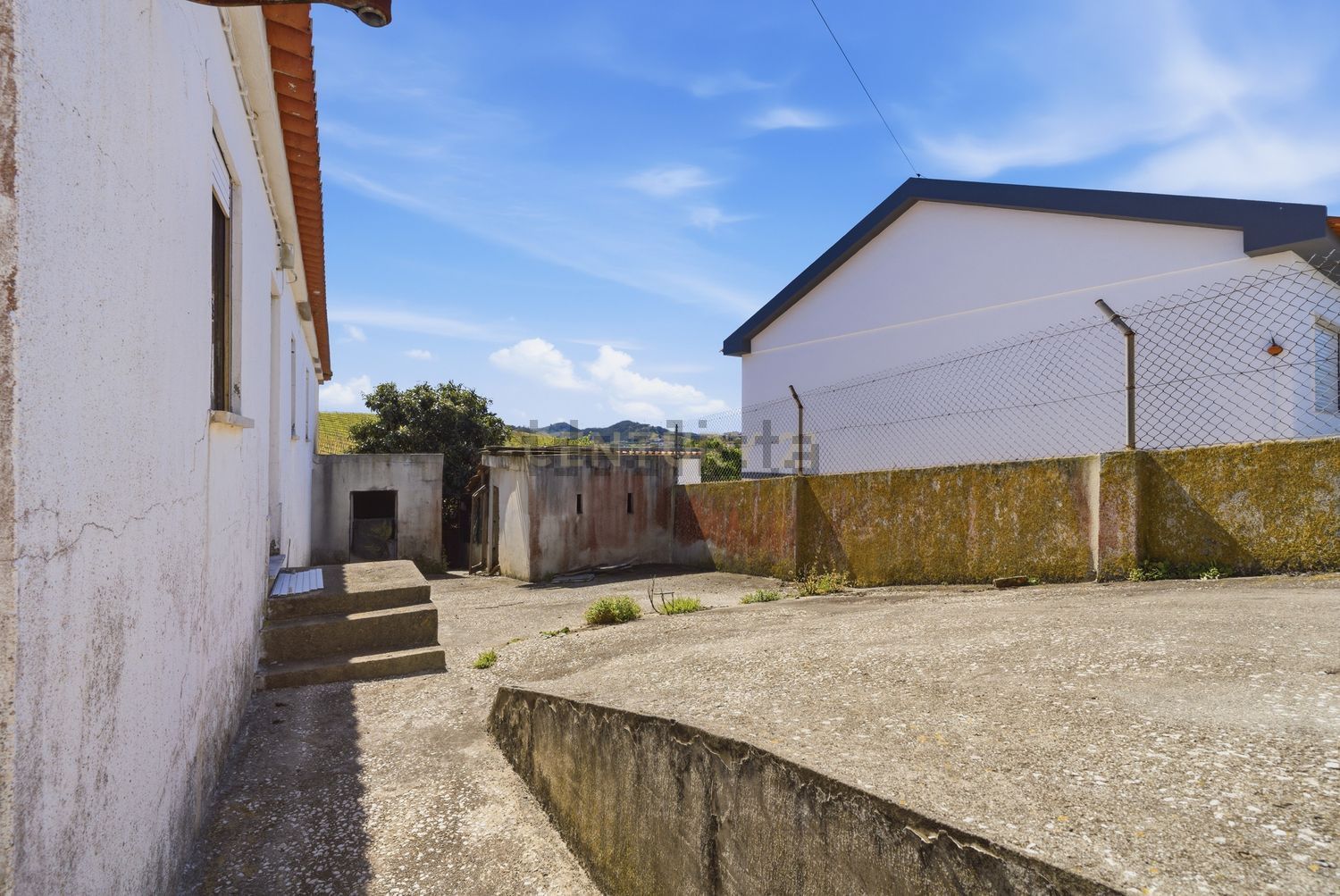 小楼房或独栋别墅出售在Rua do Relógio do Sol, 17 - 外立面