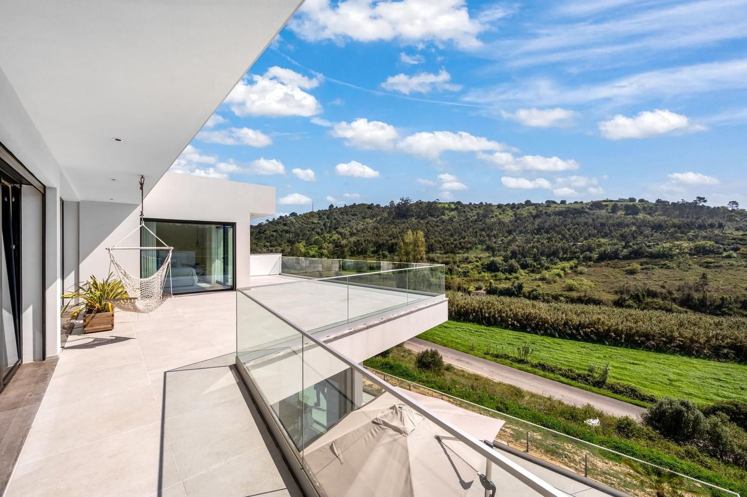 小楼房或独栋别墅出售在Rua das Lombas - 阳台