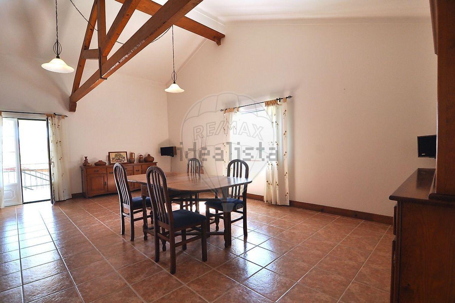 小楼房或独栋别墅出售在São Quintino - 客厅