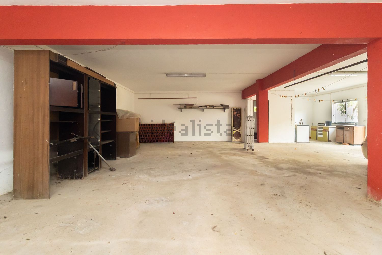 小楼房或独栋别墅出售在Avenida Padre Nabeto - 停车位