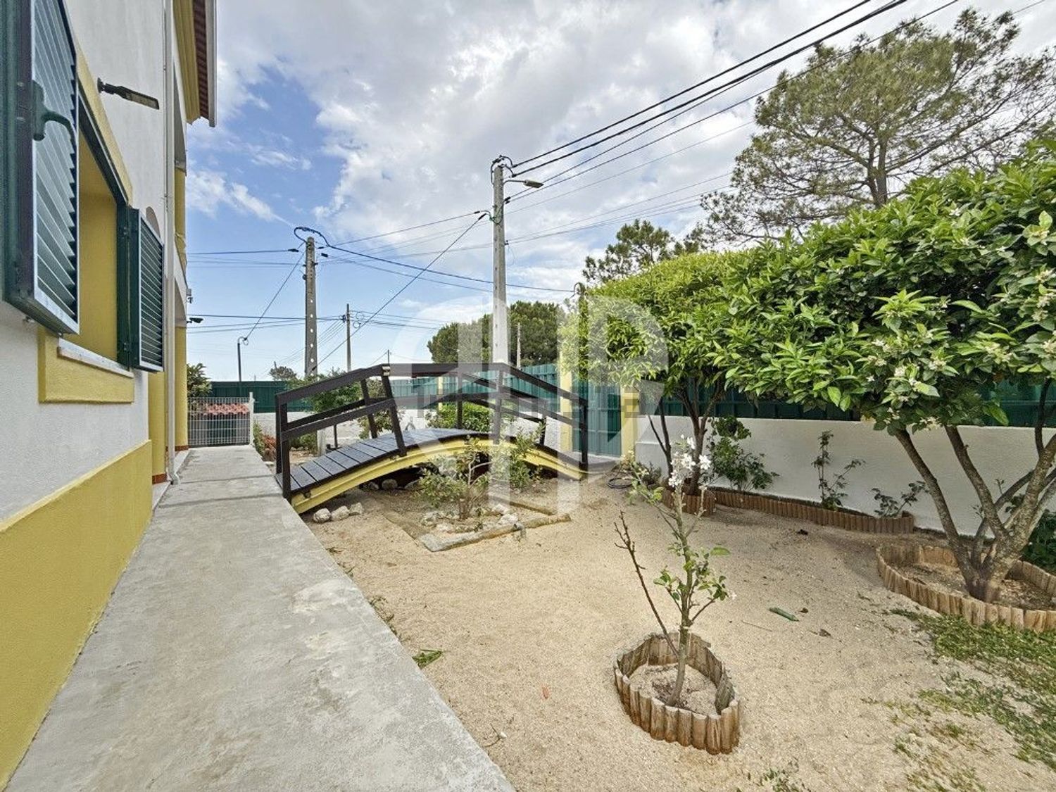 小楼房或独栋别墅出售Cm1029 - 游泳池