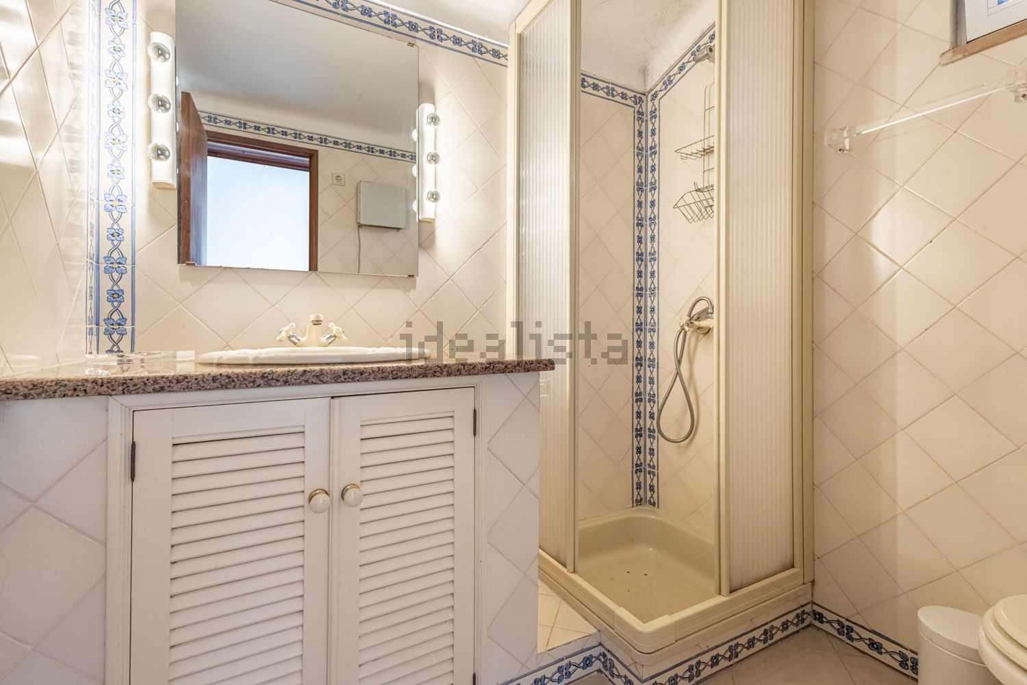 小楼房或独栋别墅出售Estr. da Serralheira de Baixo - 卫生间