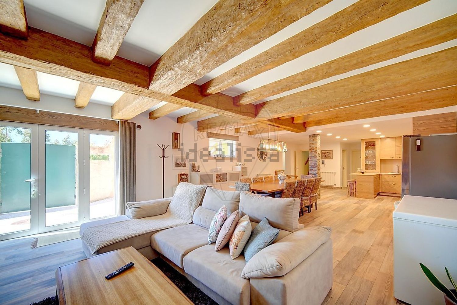 小楼房或独栋别墅出售在São Quintino - 客厅