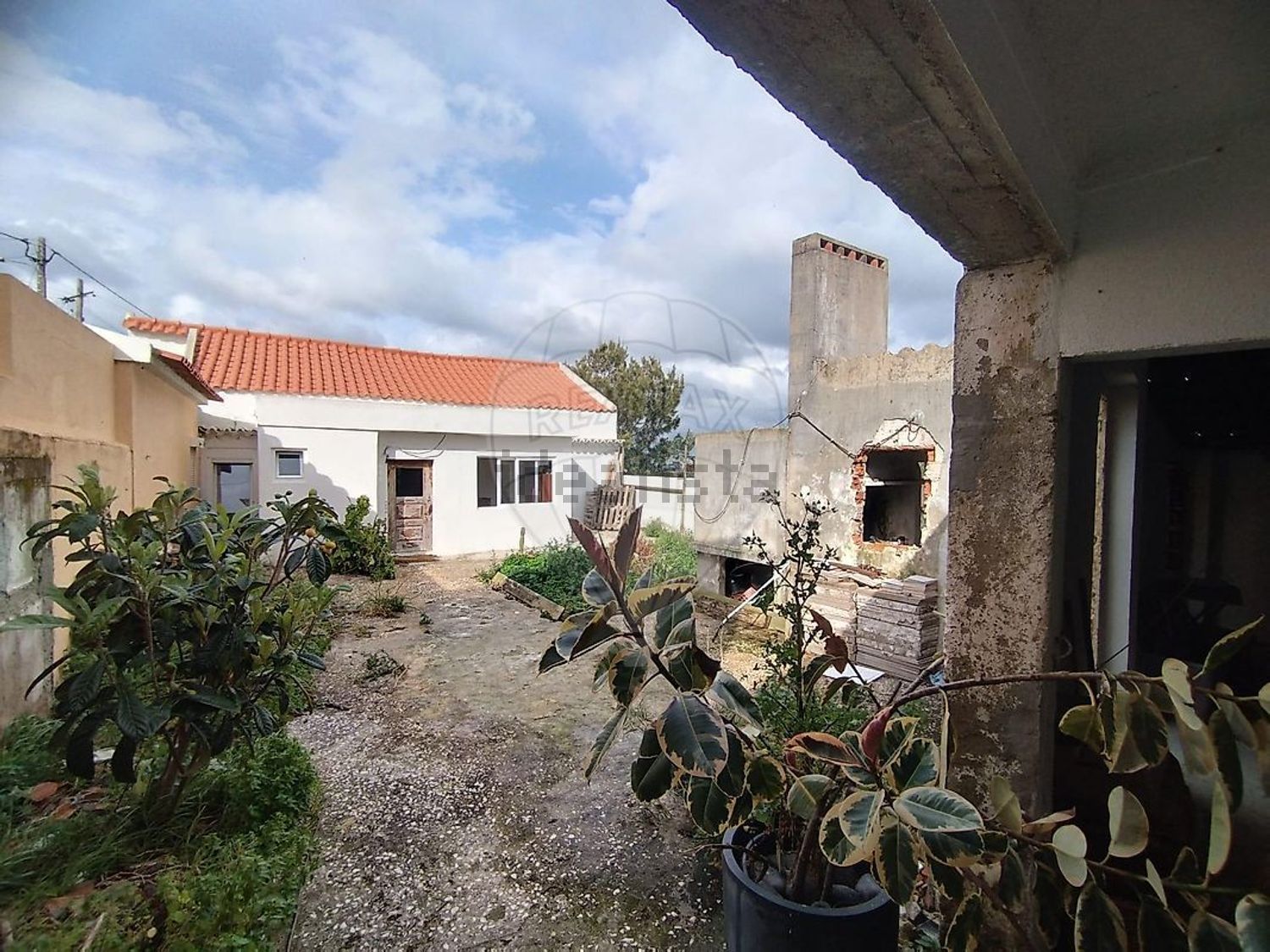 小楼房或独栋别墅出售在Rua Principal - 外立面