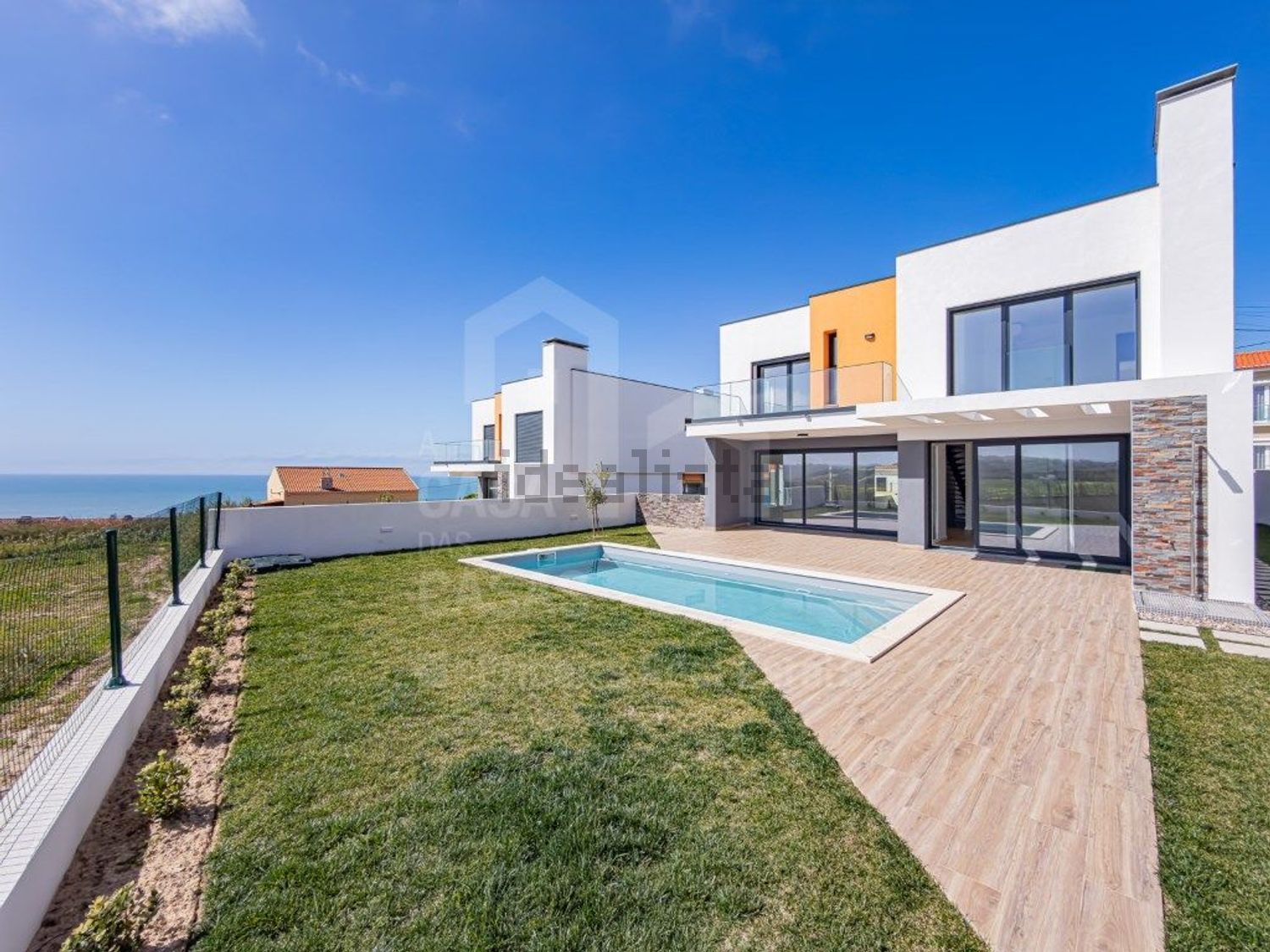 小楼房或独栋别墅出售在São Pedro da Cadeira - 游泳池